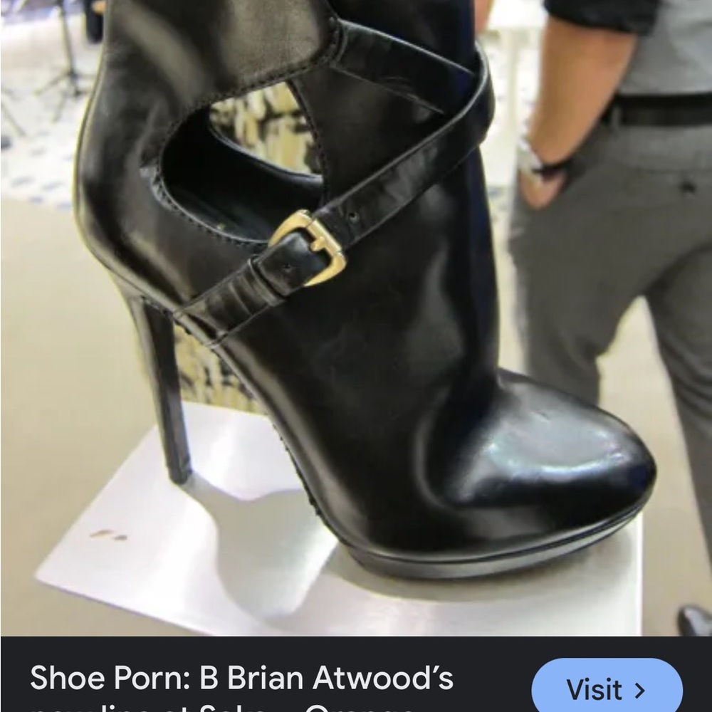 B Brian Atwood Factorium leather bootie Platform heel Size 6.5. buckle detail